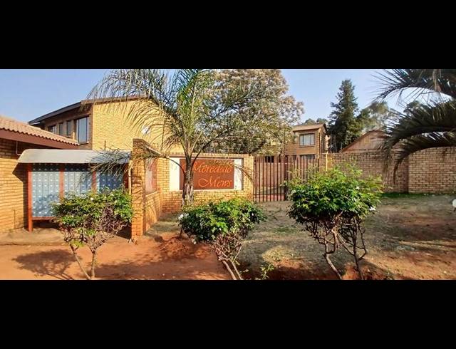 2 BEDROOM TOWNHOUSE FOR SALE IN MEREDALE